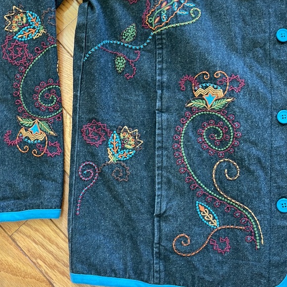 Denim&Co jacket with embroidery detail on front and back - Picture 6 of 8